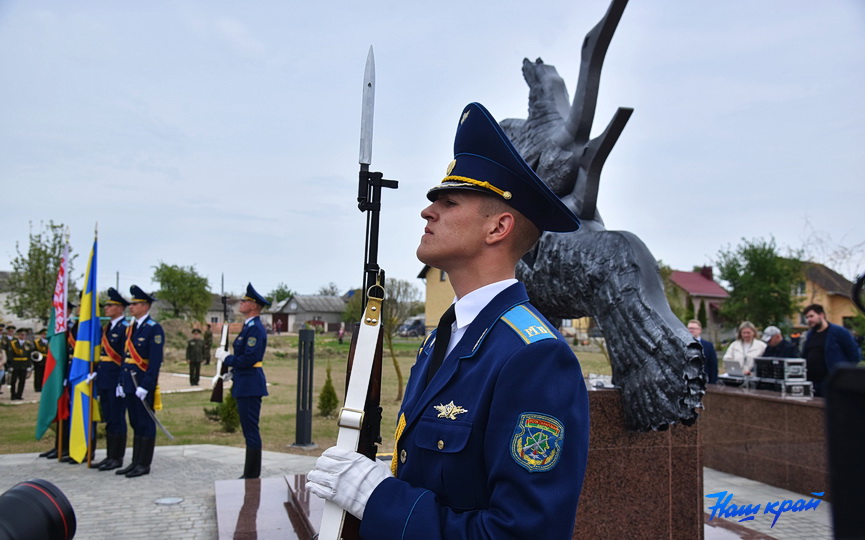 v-baranovichakh-otkryli-pamyatnik-pogibshim-letchikam_15.JPG