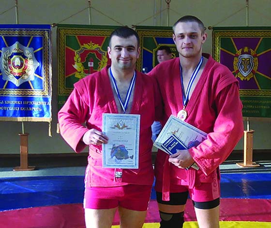 Евгений Ильюхин (справа)